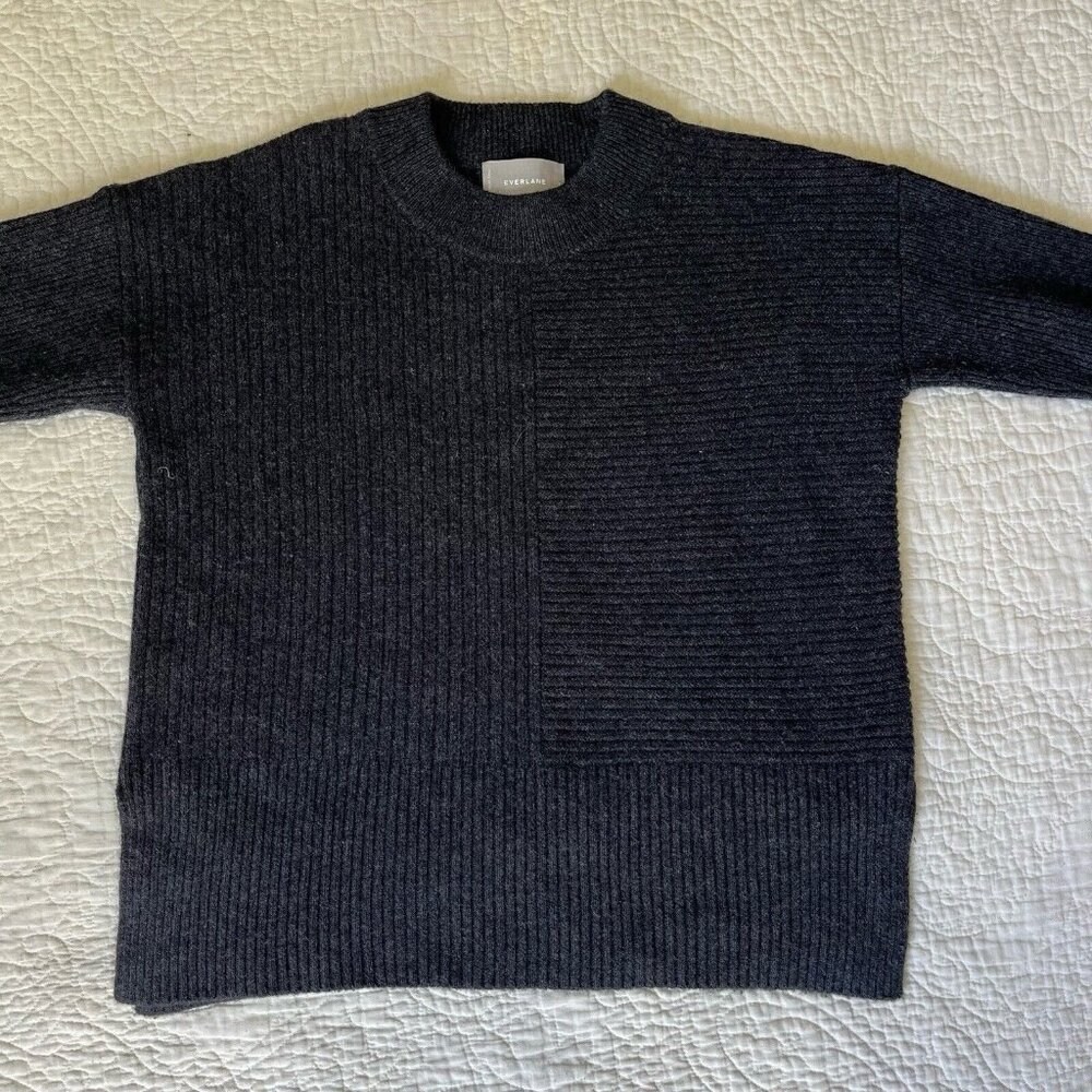 Women’s Ribbed Crewneck Sweater - Black
